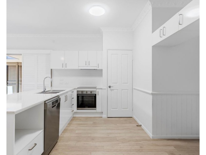 2/8 Poet St, Holland Park West QLD 4121