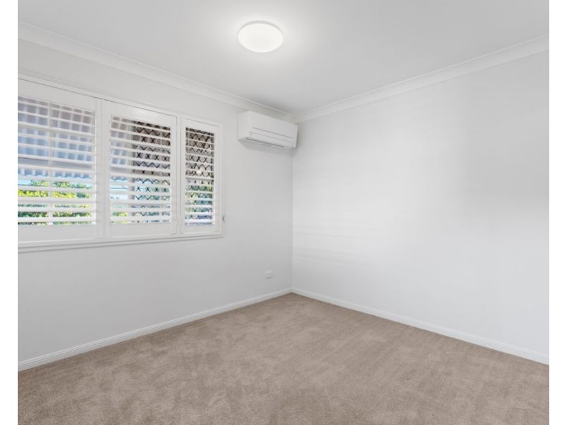 2/8 Poet St, Holland Park West QLD 4121