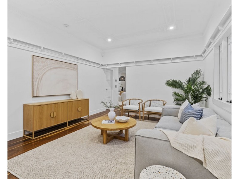 10 West Street, Coorparoo QLD 4151