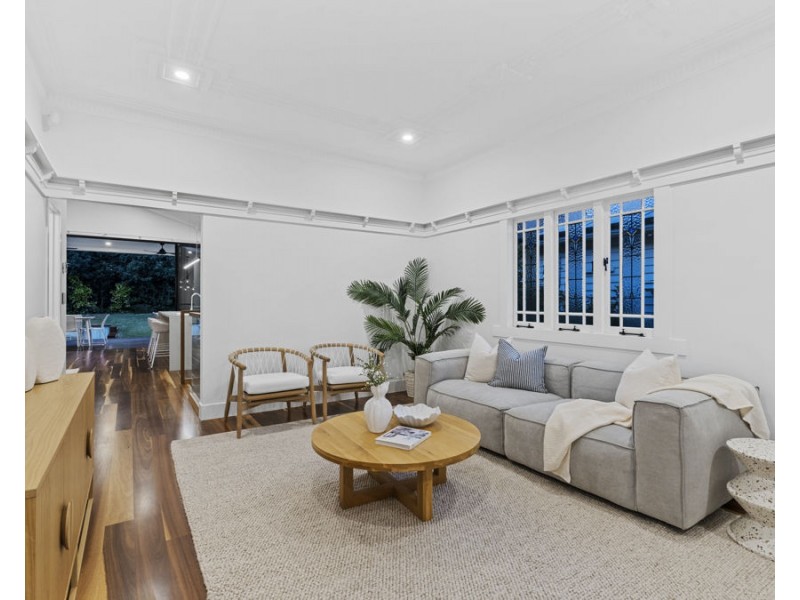 10 West Street, Coorparoo QLD 4151