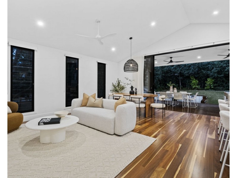 10 West Street, Coorparoo QLD 4151