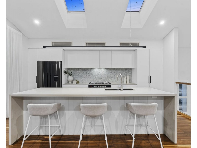 10 West Street, Coorparoo QLD 4151