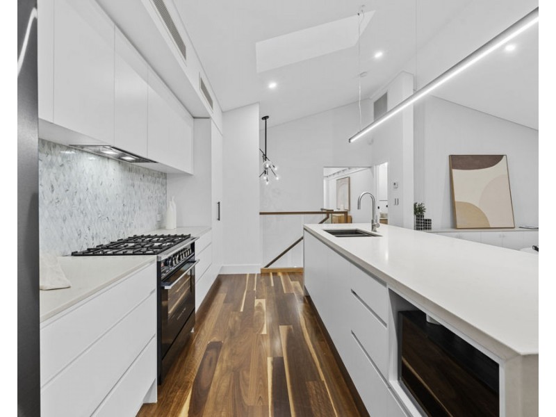 10 West Street, Coorparoo QLD 4151