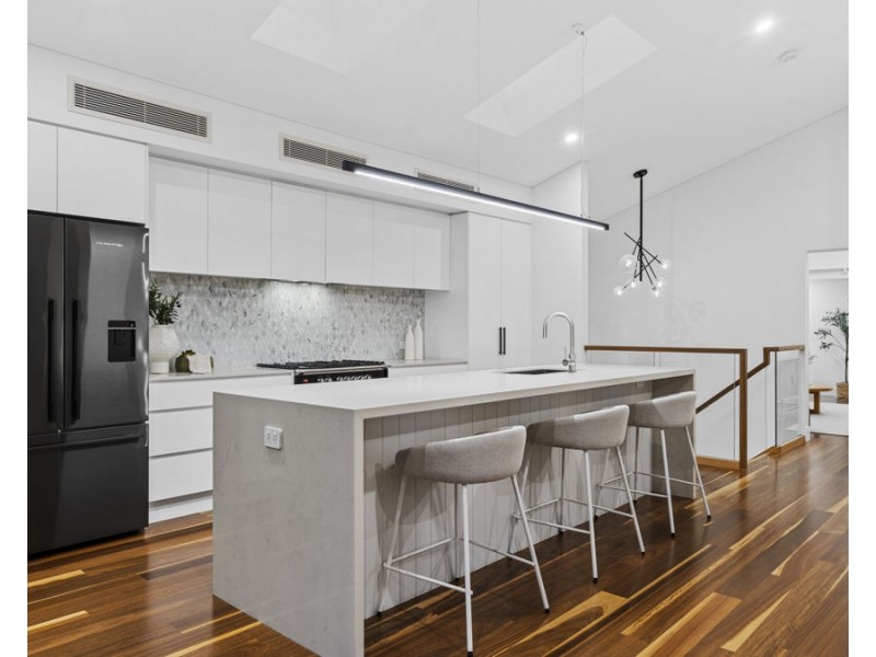 10 West Street, Coorparoo QLD 4151