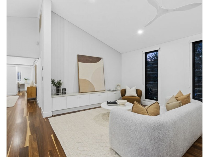 10 West Street, Coorparoo QLD 4151