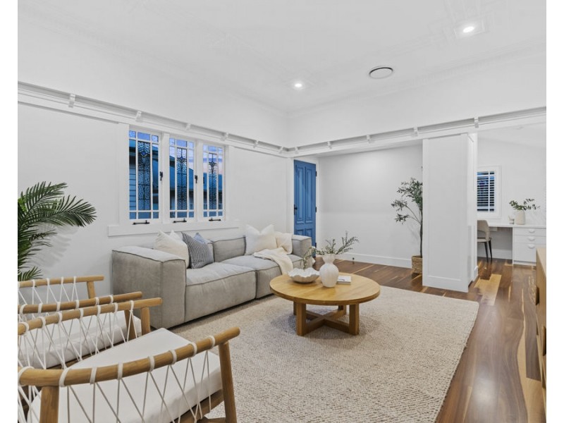 10 West Street, Coorparoo QLD 4151