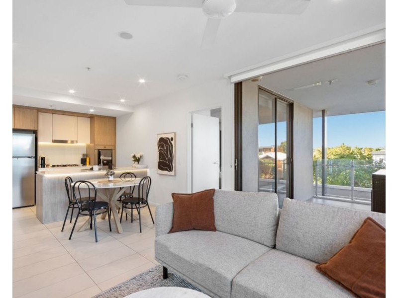 2025/123 Cavendish Rd, Coorparoo QLD 4151