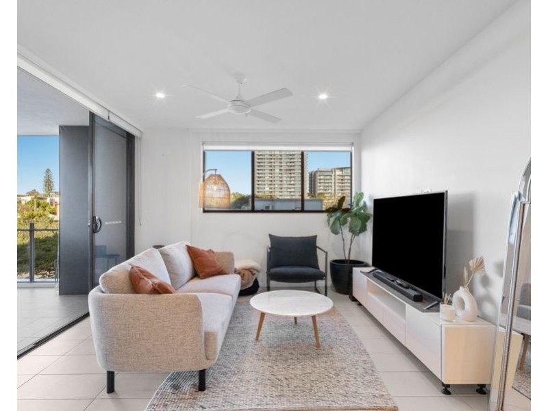 2025/123 Cavendish Rd, Coorparoo QLD 4151