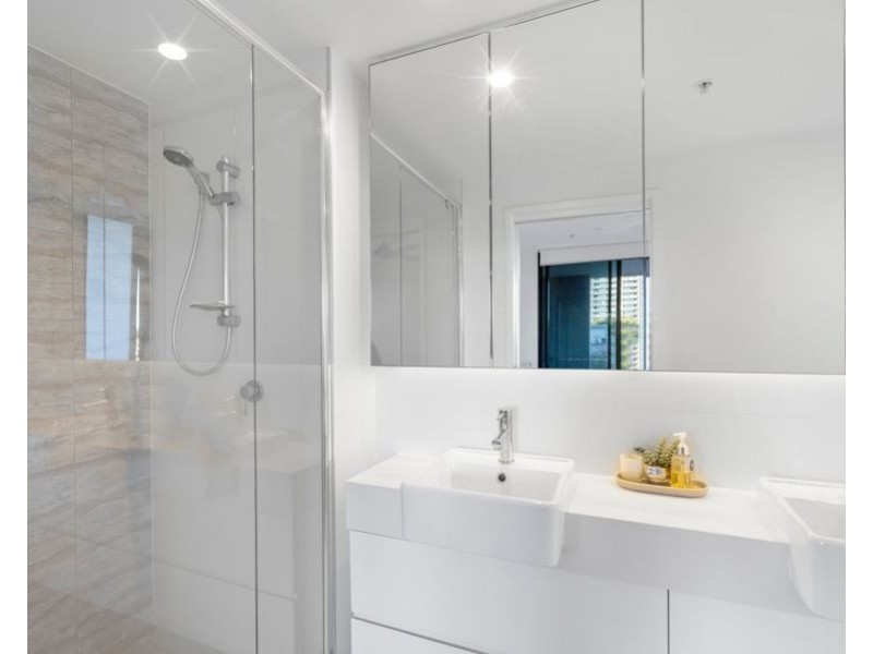 2025/123 Cavendish Rd, Coorparoo QLD 4151
