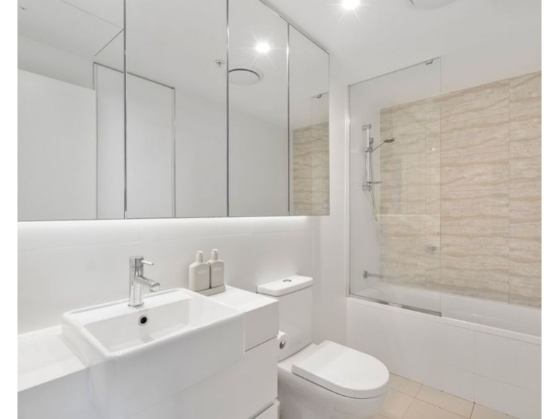 2025/123 Cavendish Rd, Coorparoo QLD 4151