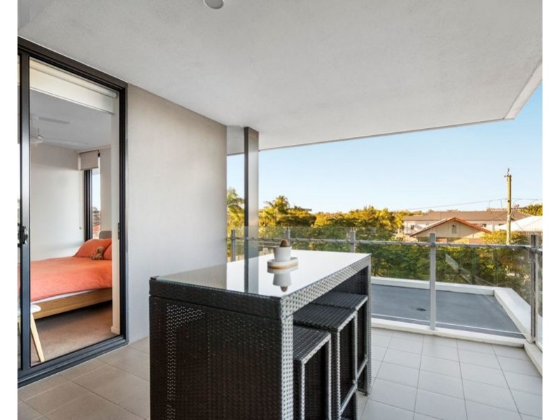 2025/123 Cavendish Rd, Coorparoo QLD 4151