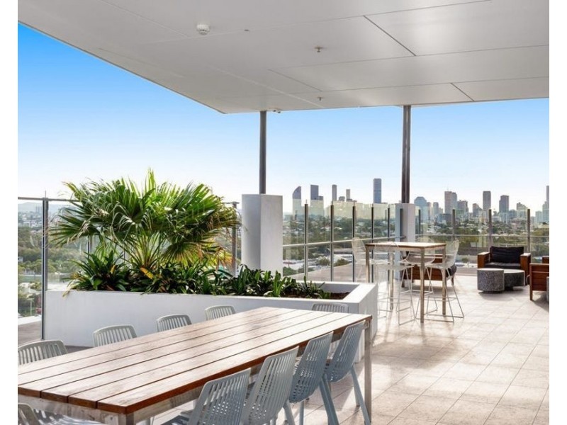 2025/123 Cavendish Rd, Coorparoo QLD 4151