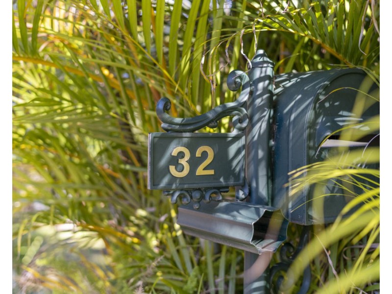 32 Algona Street, Holland Park West QLD 4121