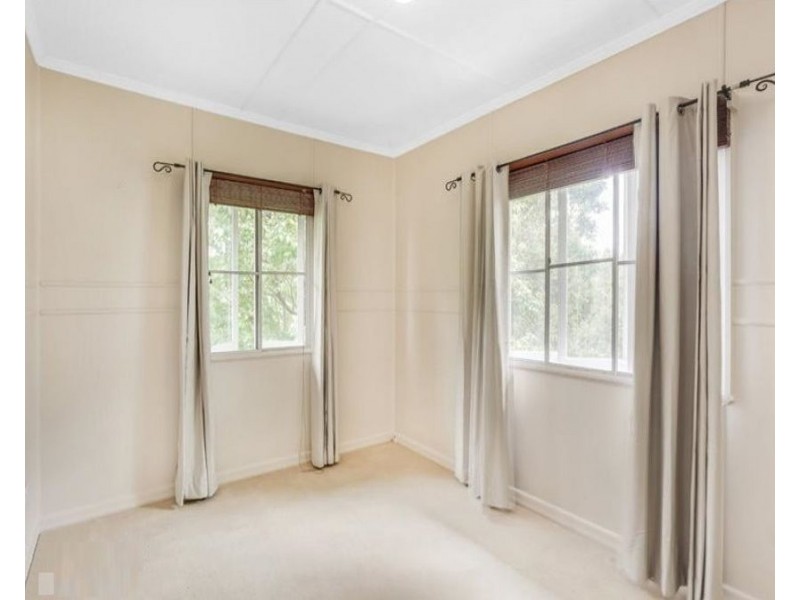 35 Galsworthy Street, Holland Park West QLD 4121