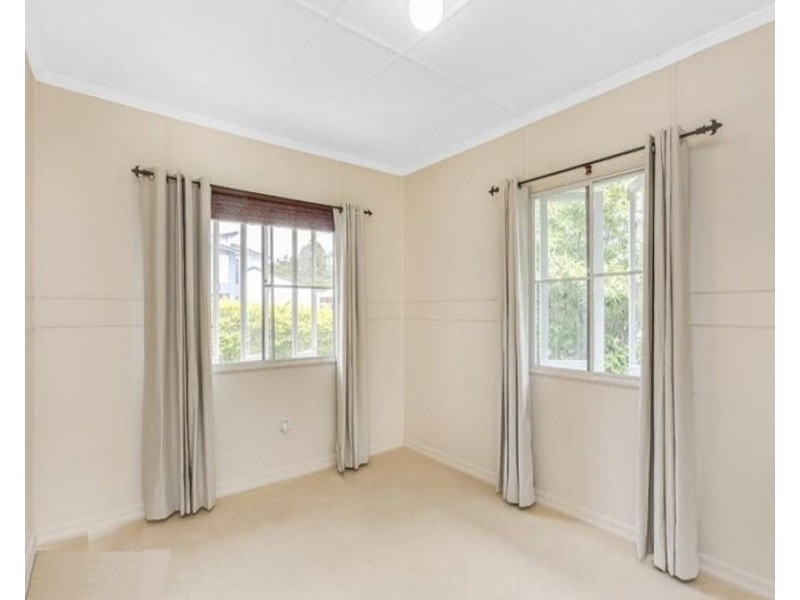 35 Galsworthy Street, Holland Park West QLD 4121