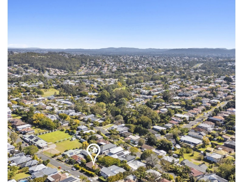 35 Galsworthy Street, Holland Park West QLD 4121