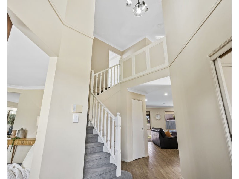 3 Oakwood Way, Carindale QLD 4152