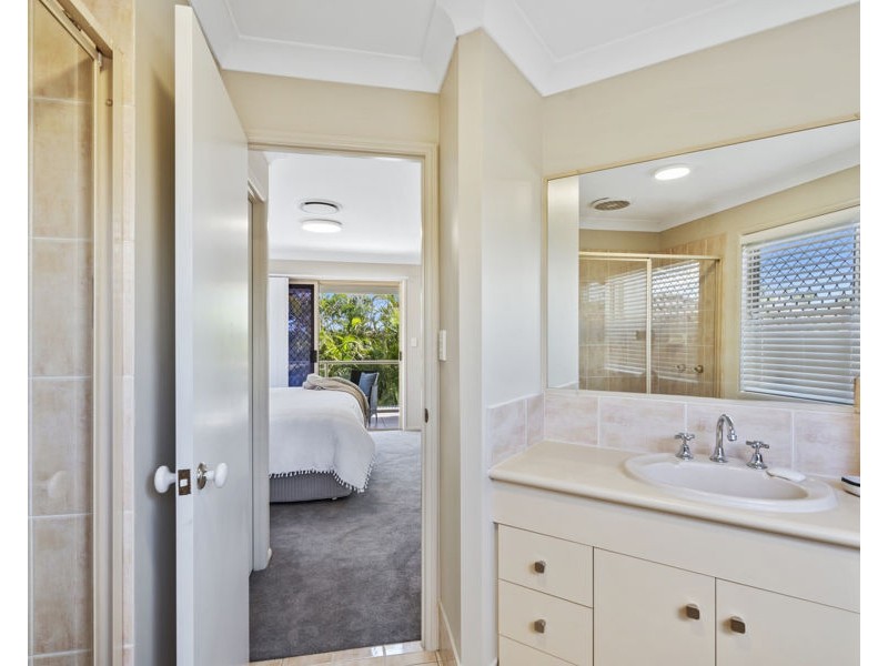 3 Oakwood Way, Carindale QLD 4152