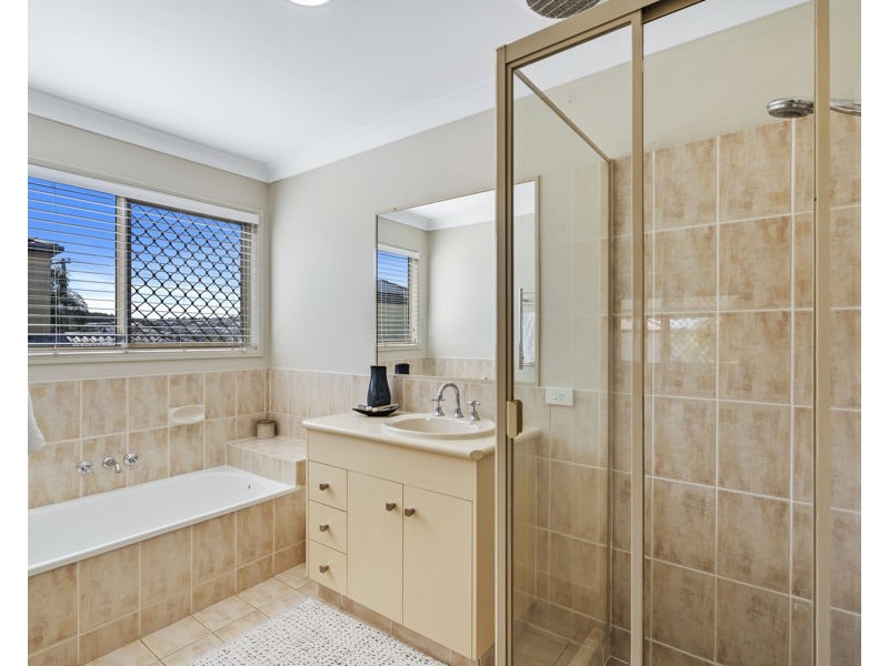 3 Oakwood Way, Carindale QLD 4152