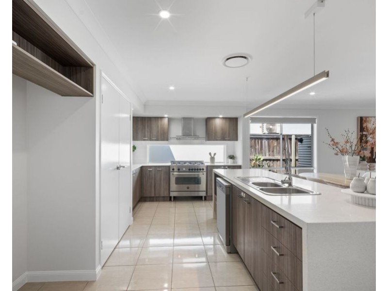 4 Feathertail Pl, Gumdale QLD 4154