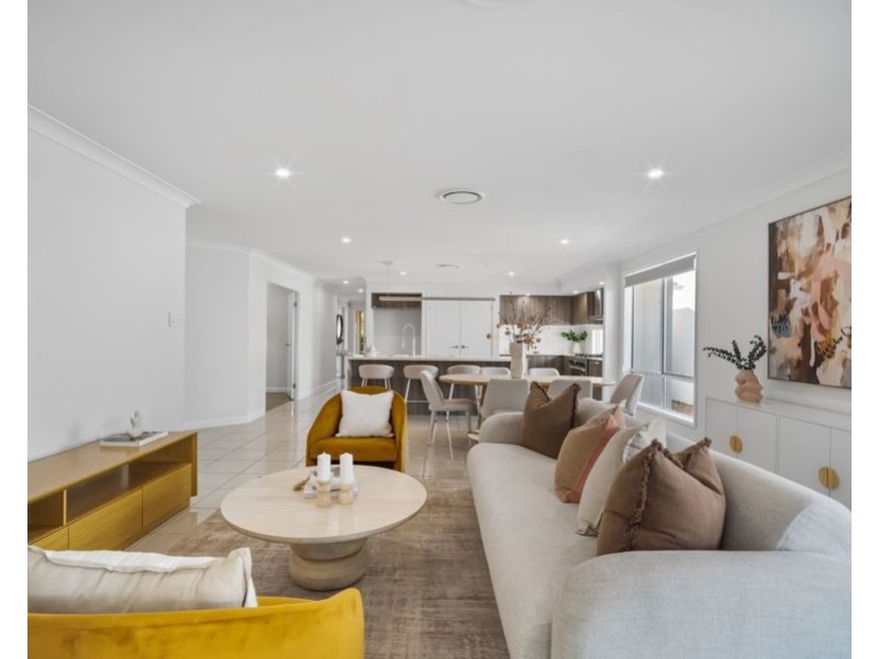 4 Feathertail Pl, Gumdale QLD 4154