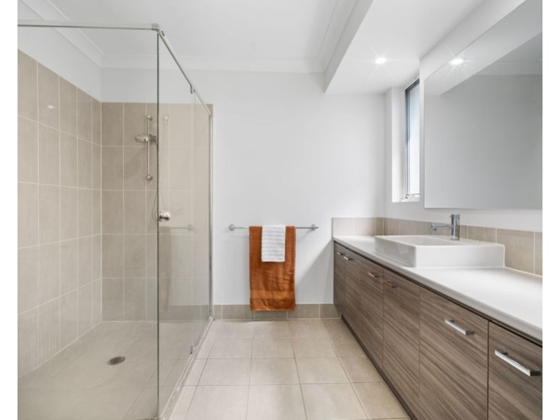 4 Feathertail Pl, Gumdale QLD 4154