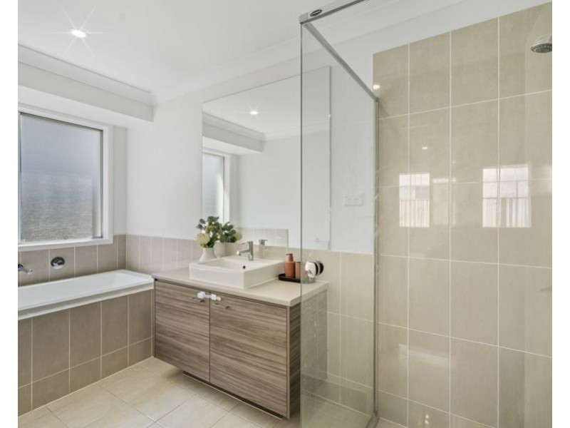 4 Feathertail Pl, Gumdale QLD 4154