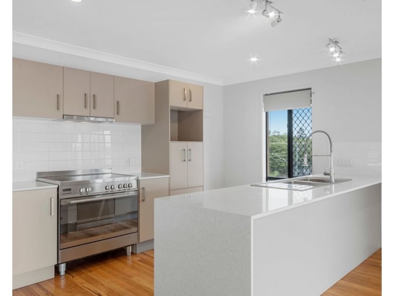 352 Nursery Rd, Holland Park QLD 4121