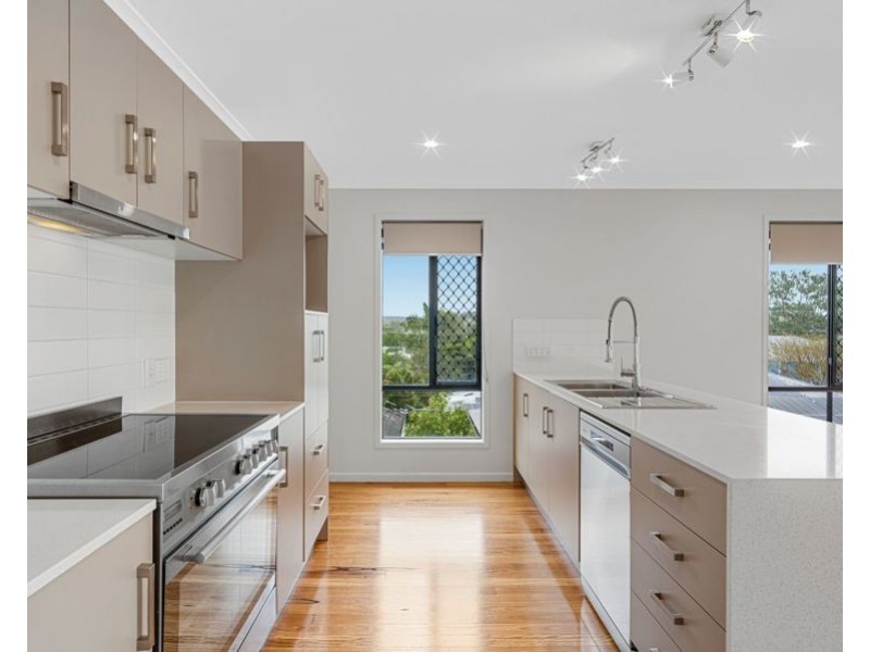 352 Nursery Rd, Holland Park QLD 4121