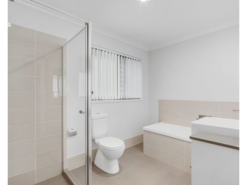 352 Nursery Rd, Holland Park QLD 4121