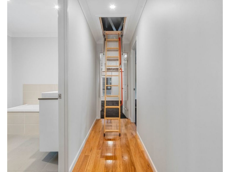 352 Nursery Rd, Holland Park QLD 4121