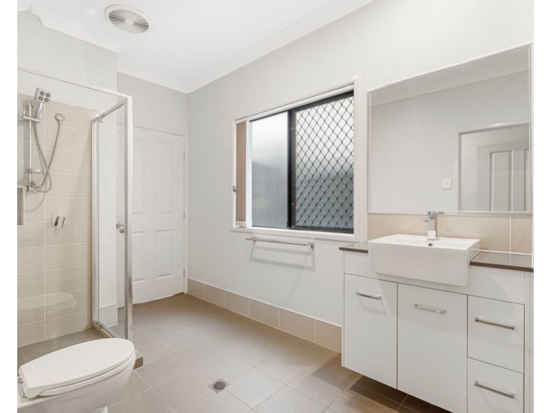 352 Nursery Rd, Holland Park QLD 4121