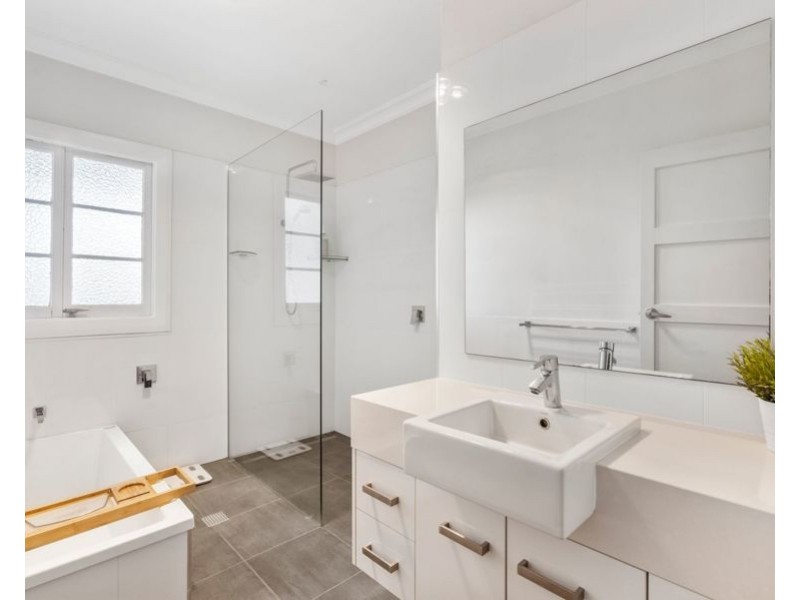 5 Avesness Street, Holland Park QLD 4121