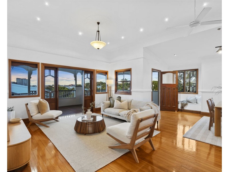 6 Regal Street, Coorparoo QLD 4151