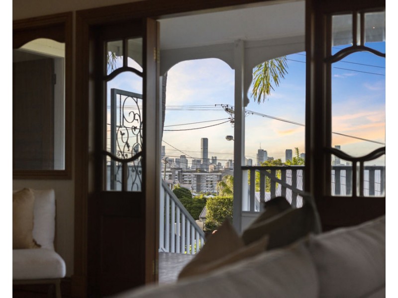 6 Regal Street, Coorparoo QLD 4151