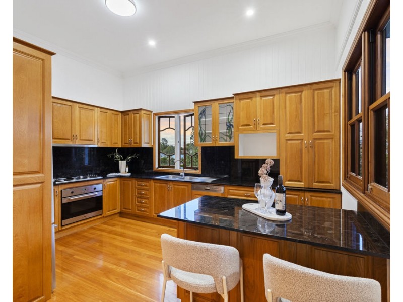 6 Regal Street, Coorparoo QLD 4151