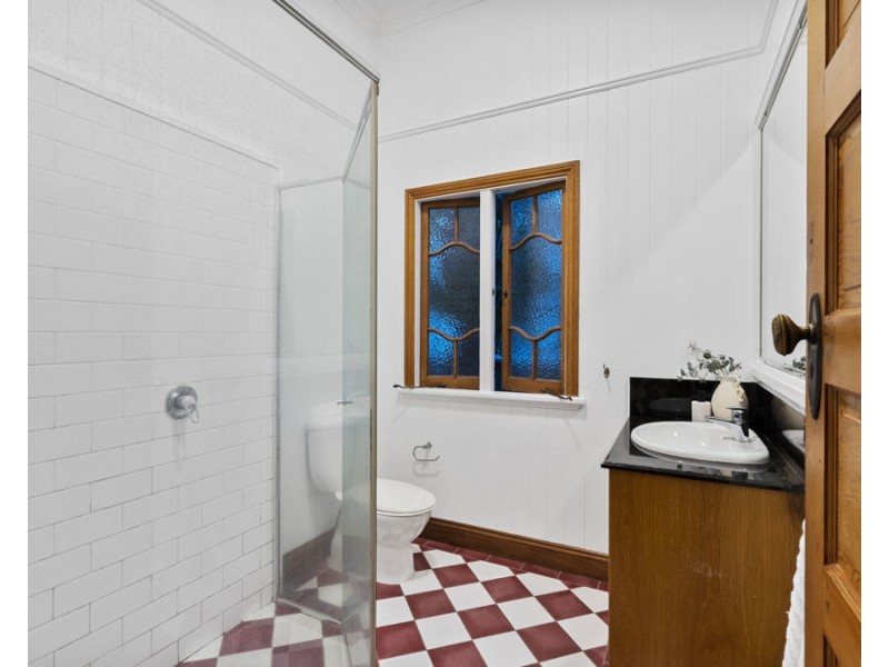 6 Regal Street, Coorparoo QLD 4151