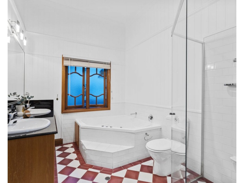 6 Regal Street, Coorparoo QLD 4151