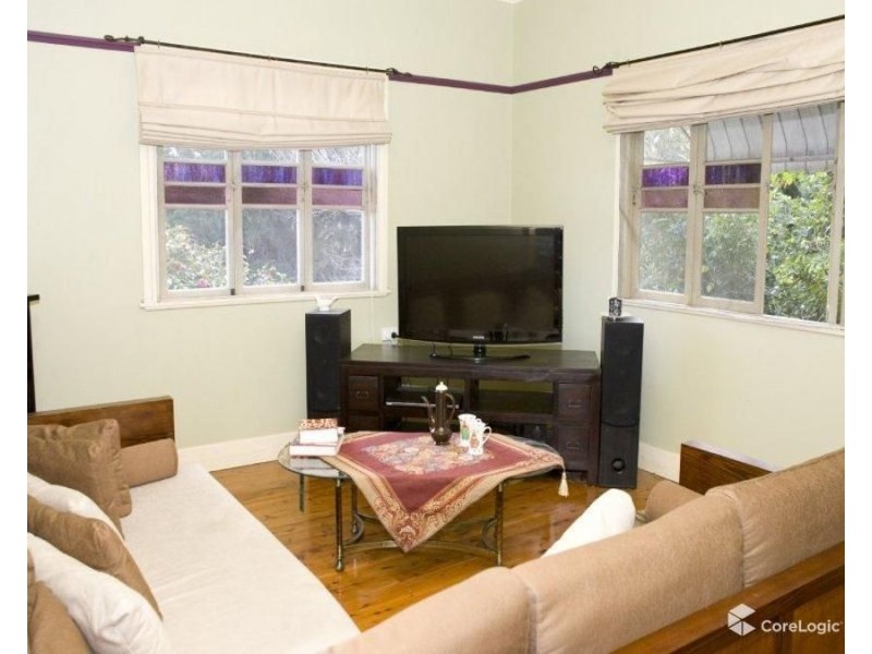 8 Avesnes Street, Holland Park QLD 4121