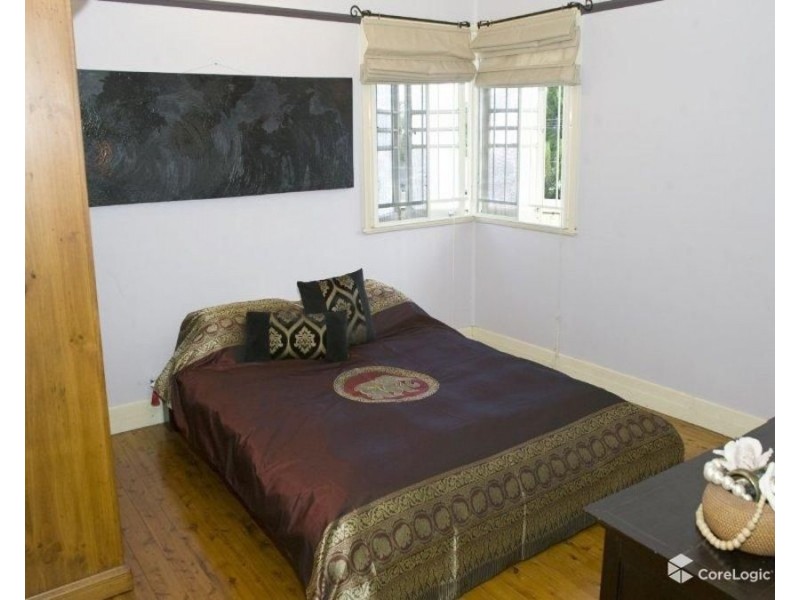 8 Avesnes Street, Holland Park QLD 4121