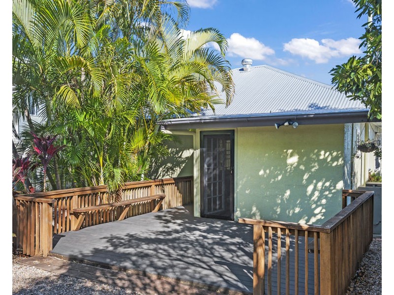 8 Avesnes Street, Holland Park QLD 4121