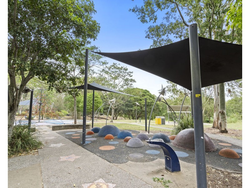 67 Bedivere Street, Carindale QLD 4152