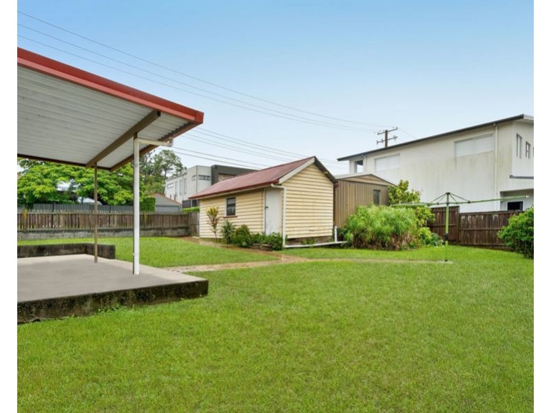 126 Stanley Rd (Cnr Ashmole St), Camp Hill QLD 4152