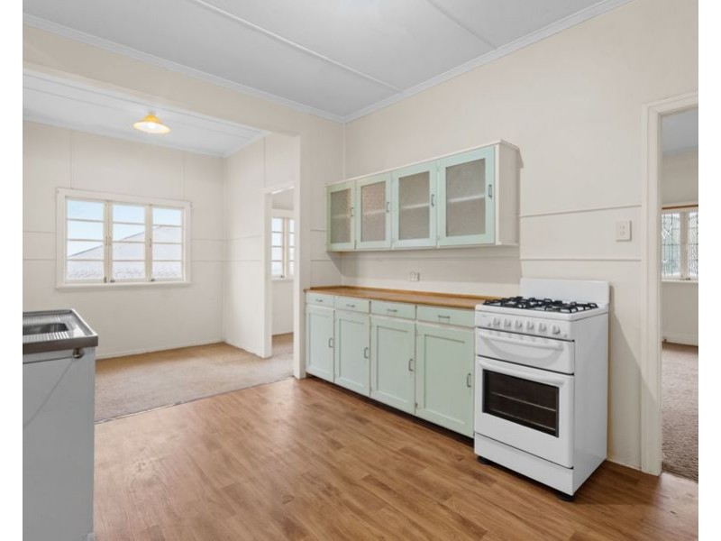 126 Stanley Rd (Cnr Ashmole St), Camp Hill QLD 4152