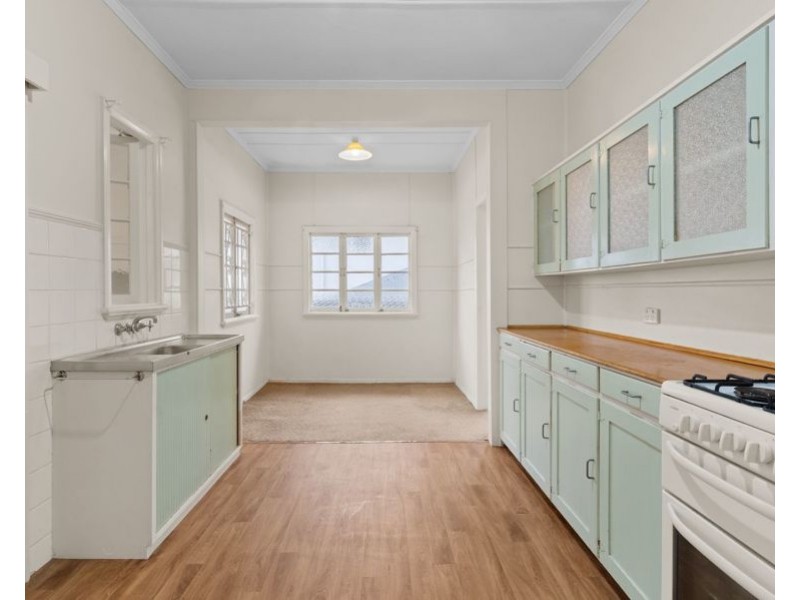 126 Stanley Rd (Cnr Ashmole St), Camp Hill QLD 4152