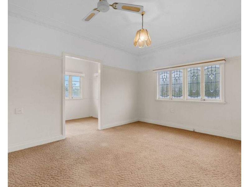 126 Stanley Rd (Cnr Ashmole St), Camp Hill QLD 4152