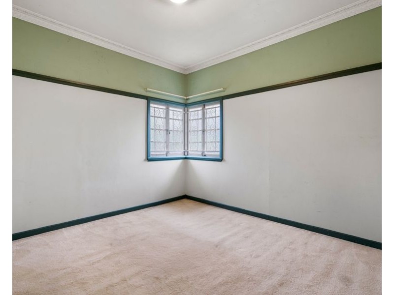 126 Stanley Rd (Cnr Ashmole St), Camp Hill QLD 4152