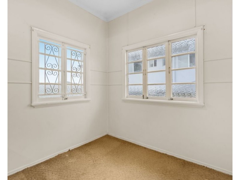 126 Stanley Rd (Cnr Ashmole St), Camp Hill QLD 4152