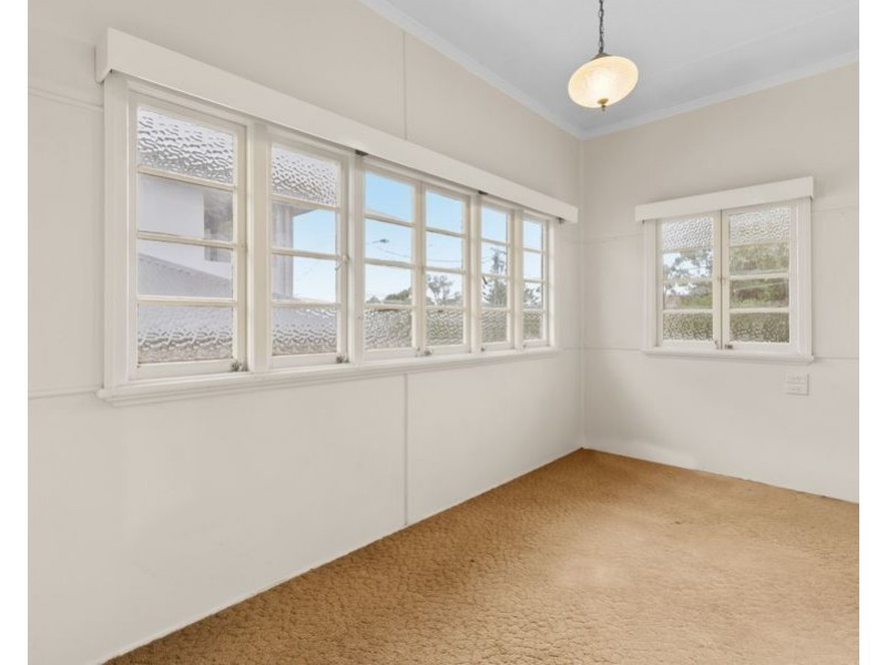 126 Stanley Rd (Cnr Ashmole St), Camp Hill QLD 4152