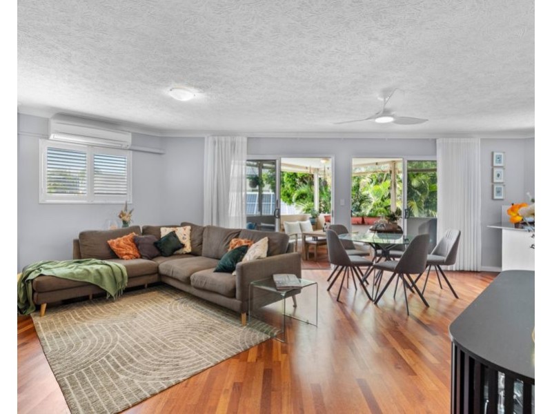 8/16 Miles Street, Hawthorne QLD 4171